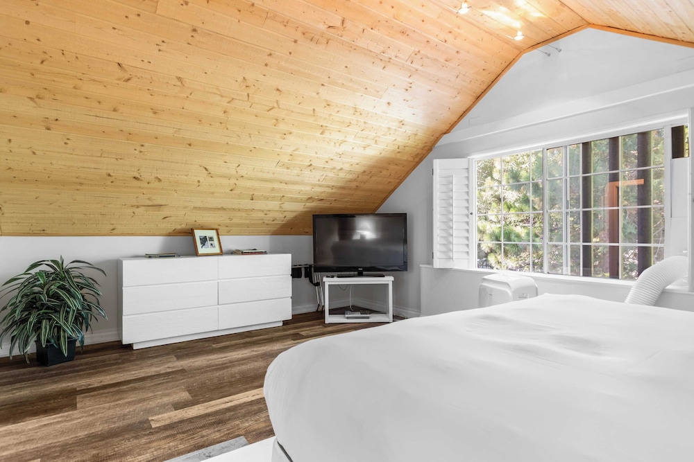Sauna, Lake Views + Firepits Walk to Lake & Trails Zurich Drive by Avantstay