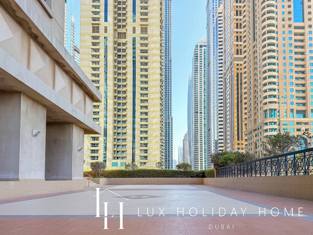 LUX The Al Seef Marina Suite 2