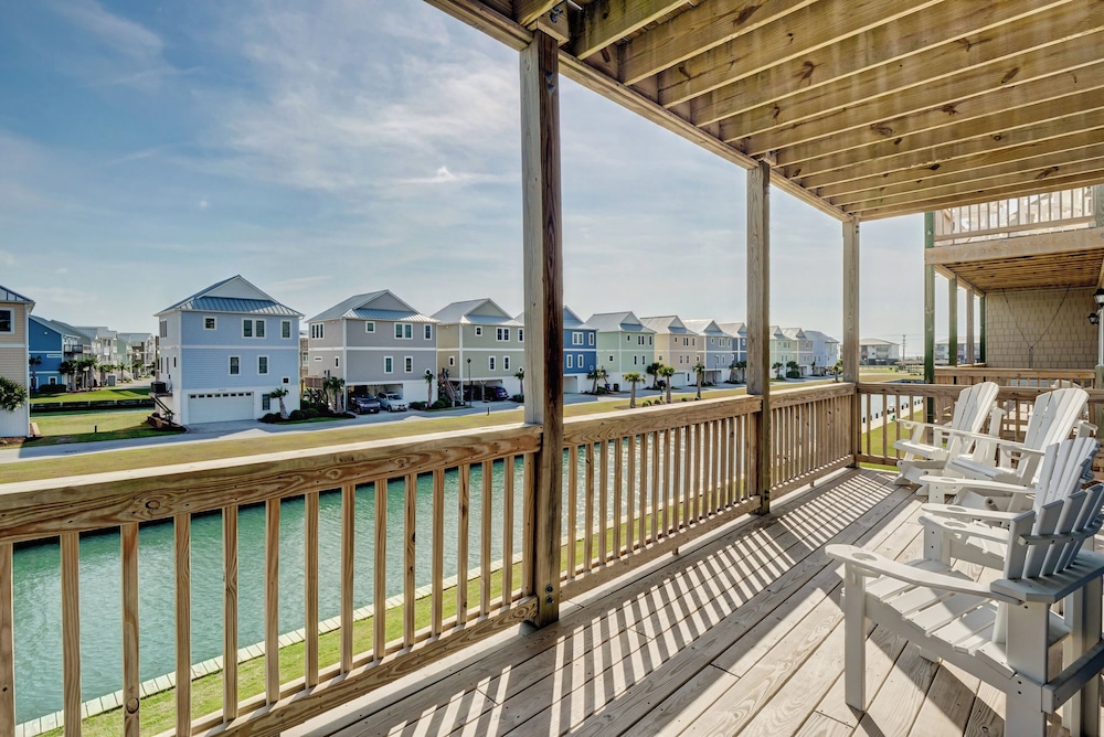 Queens Grant by Topsail Realty