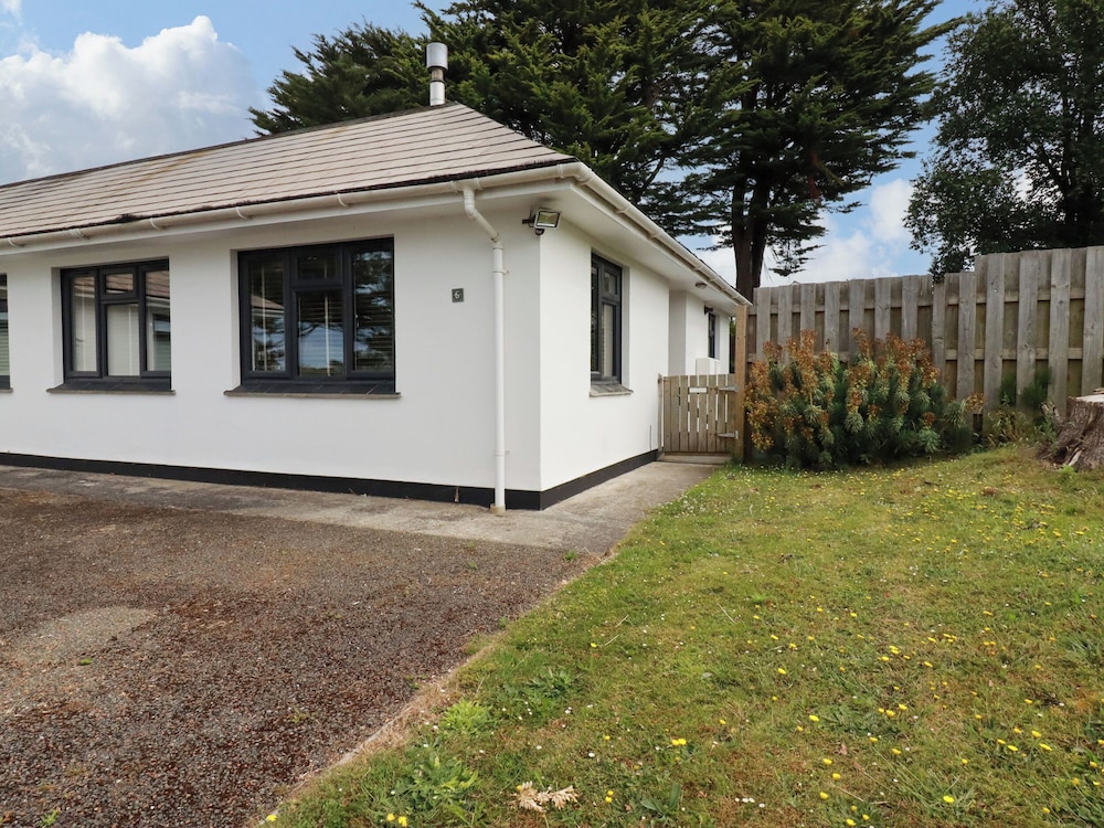 6 Trelawney Court