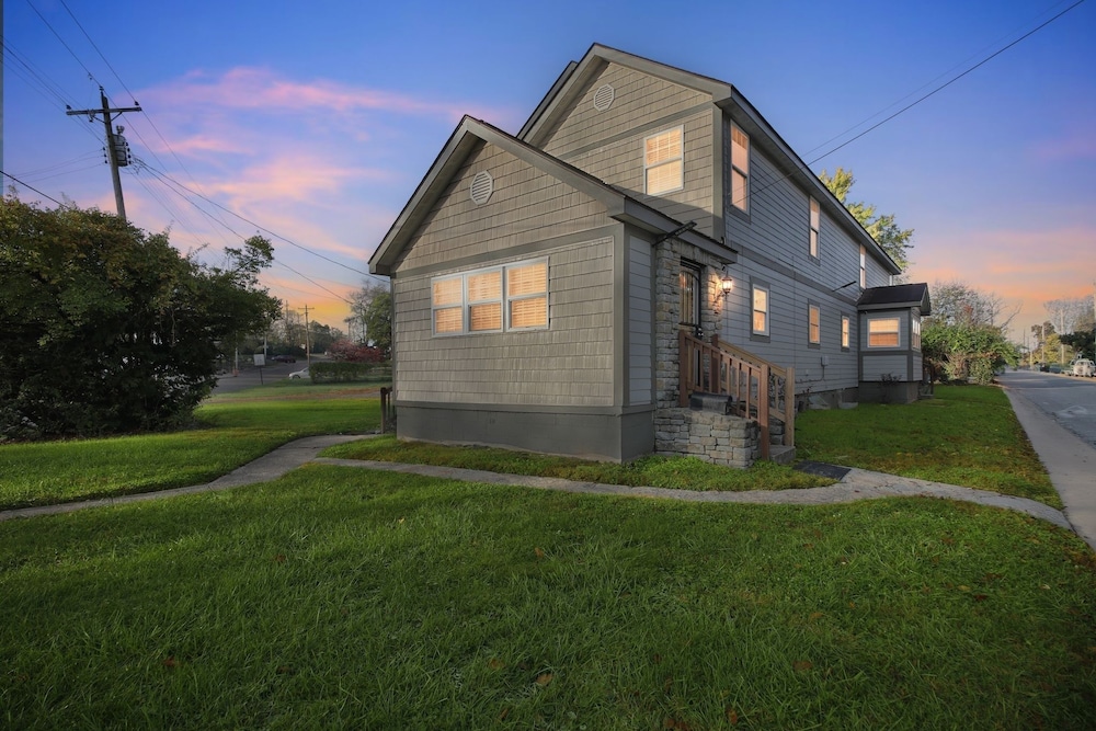 Spacious 2br Home North of Downtown Cincinnati 2 Bedroom Home