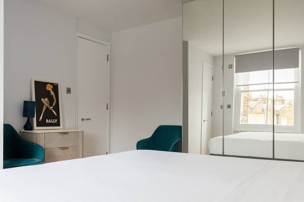 St Stephen's Gardens Viii by Onefinestay