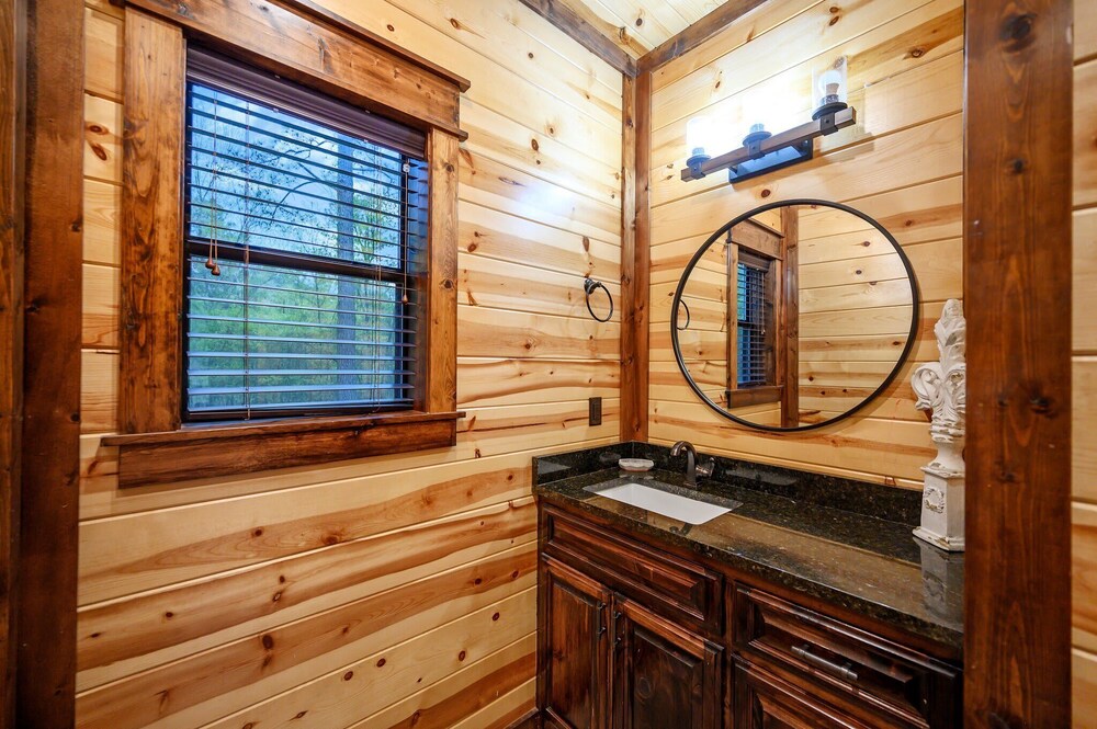 Sugar Mama Cabin for 10!