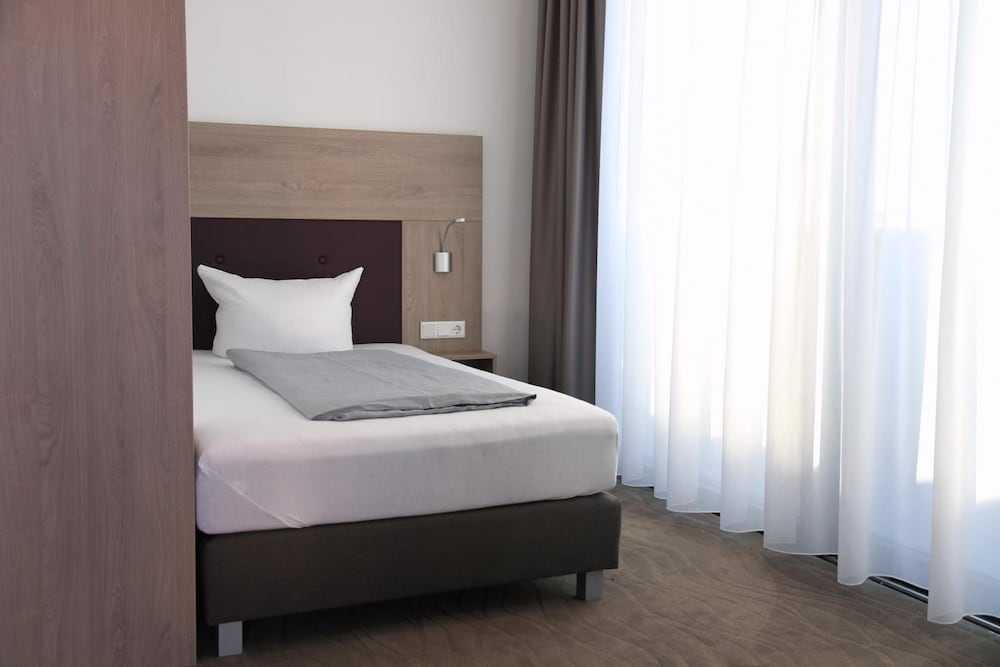 Berlin Vacations - HOTEL NEW IN - Ingolstadt - Gaimersheim - Property Image 38