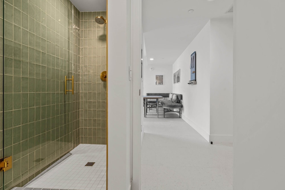 Bayside Breeze Downtown Luxury Tower Pool Gym