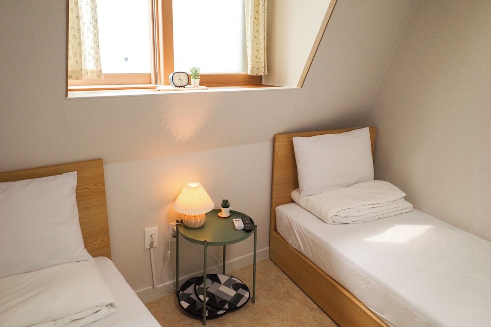 Starria Hostel foreign guest only 26