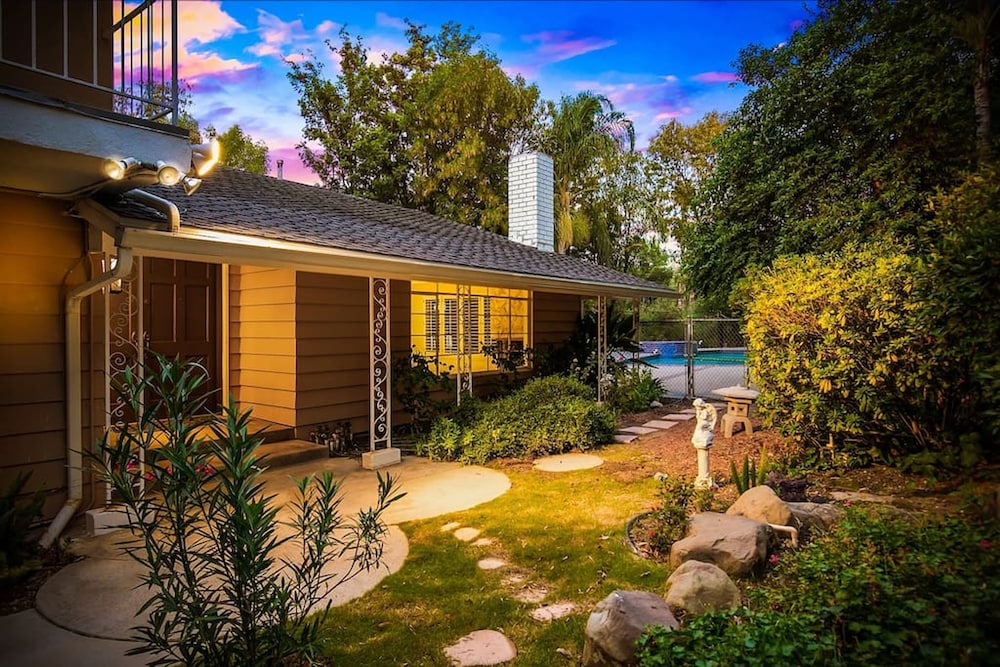 Pacific Dreams at Woodland Hills Distinguished 8 Br 6 5 BA Residence With Pool and Spa Sleeps 16