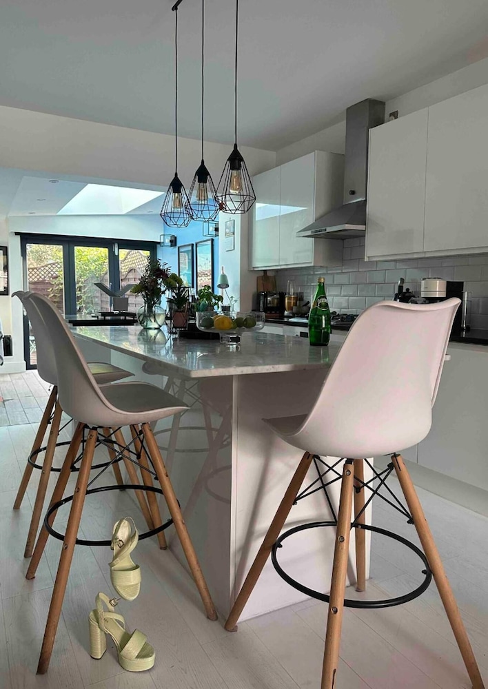 Townhouse by Notting Hill - Sleeps5/petsok/tv/wifi
