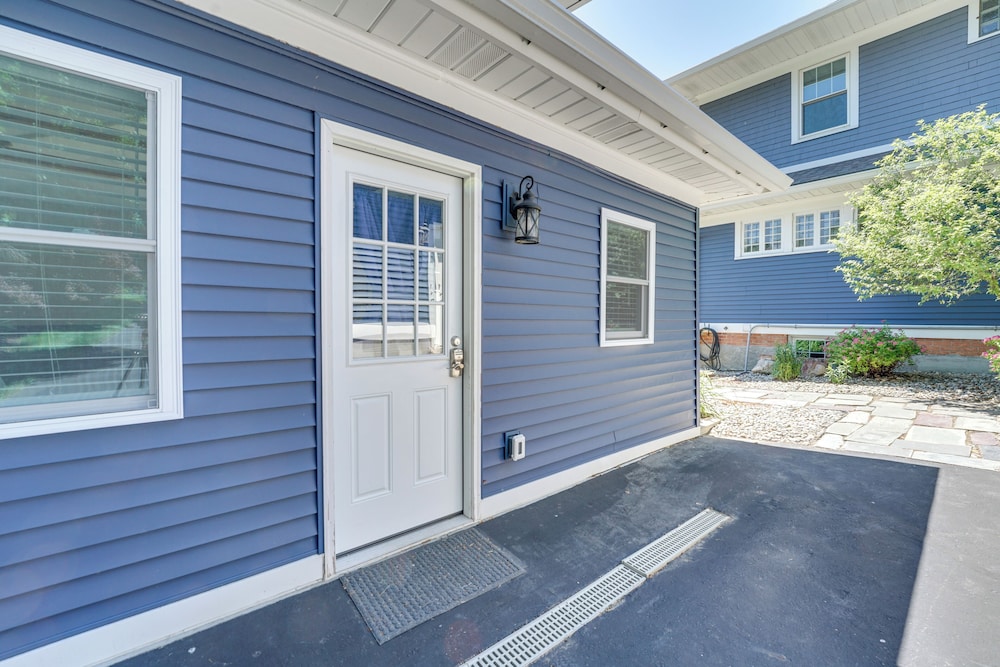 Serene Riverfront St. Clair Studio: Walk to Dtwn! view 3