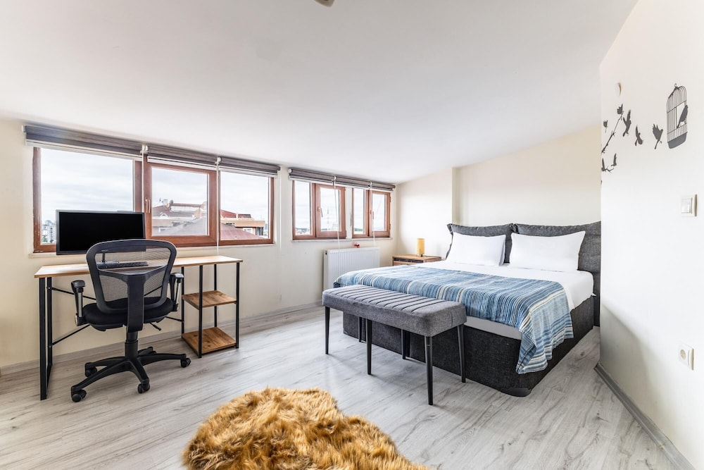 City View Flat w Terrace 10 min to Buyaka Mall