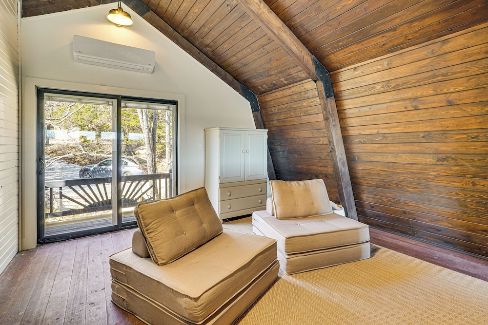 Fish, Swim & Kayak: Spacious Beaver Lake Home!