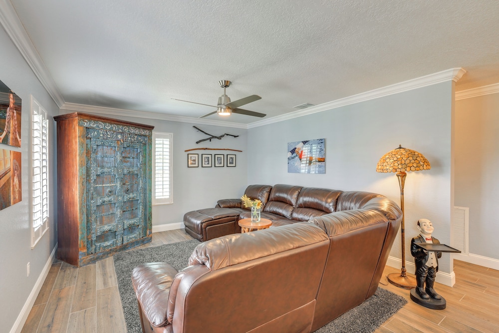 Suwannee River Retreat: Dock & Screened Porch!