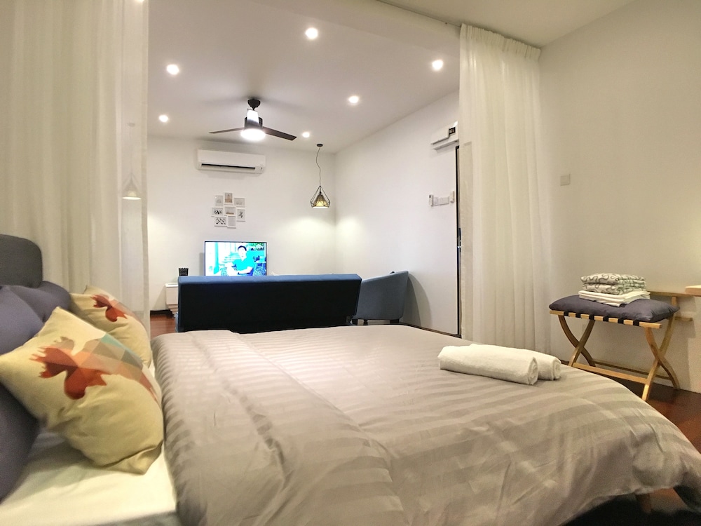 iBook8 Superior 1 Bedroom Gurney Suites by iBook Homestay