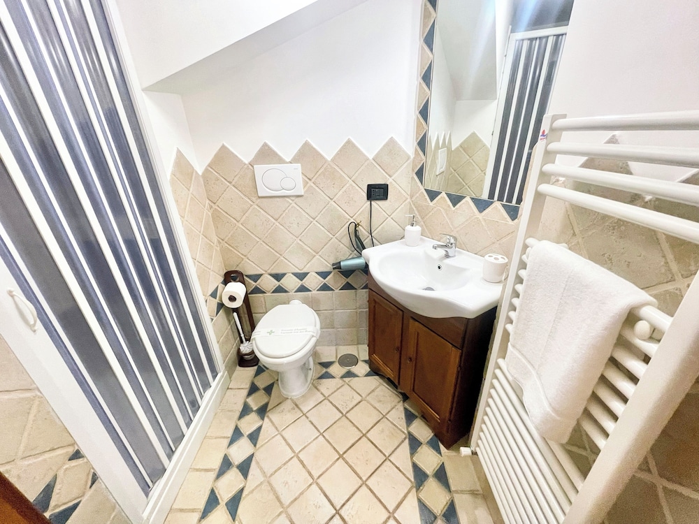 Charming Villa in Umbria - Sleeps 16 - Lake View - Pool, Jacuzzi and Events Room