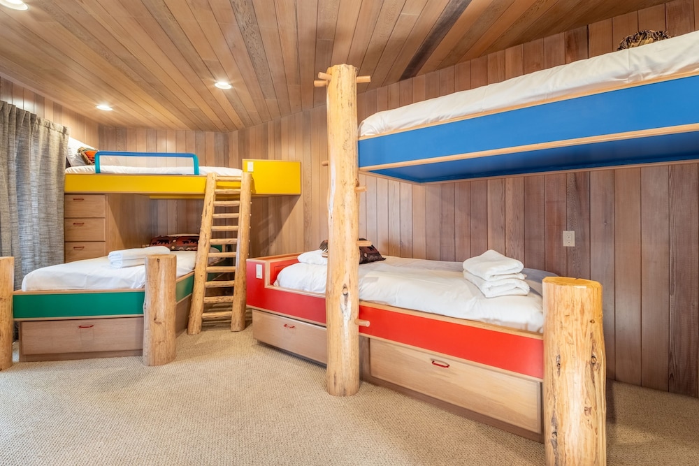 Heavenly Valley by Avantstay Home w Pool Sauna Hot Tub Game Room Tennis Crt Basketball Crt