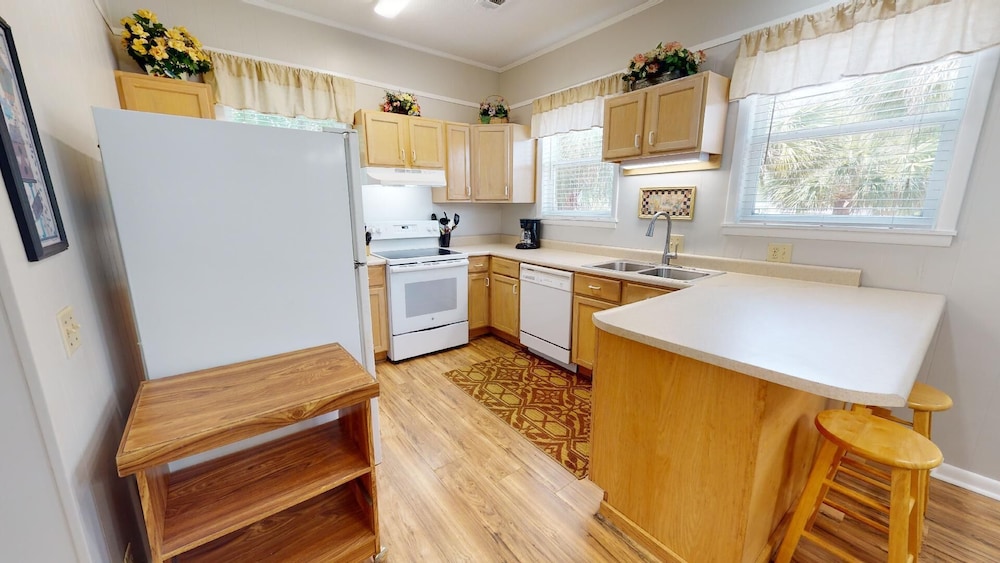 Beach Nugget by Tybee Vacation Rentals