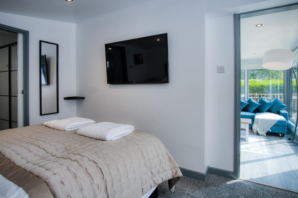 Cedars Lodge - Hot Tub - Penally - Tenby