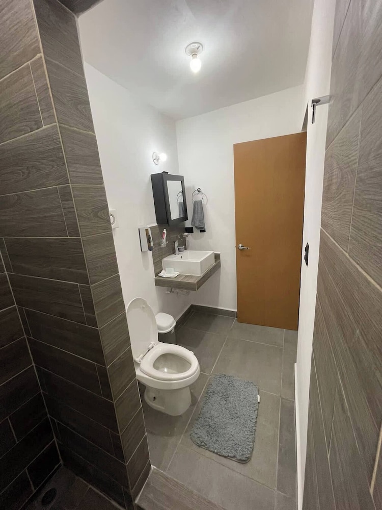 Modern Home With Pool, Garden & 24 7 Security