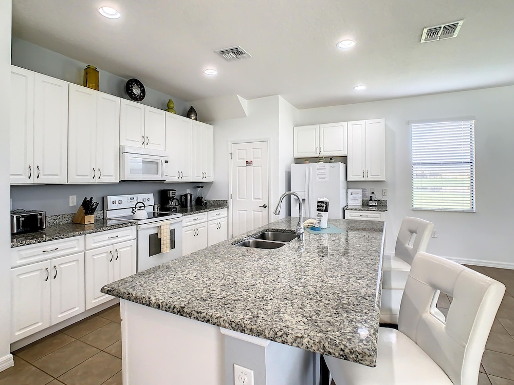 Family Oasis Near Disney - Pool Resort Access