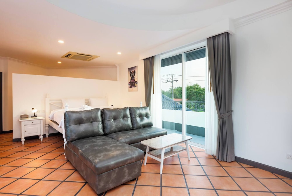 Luxury 4BR Private 425sqm Party Pool Villa