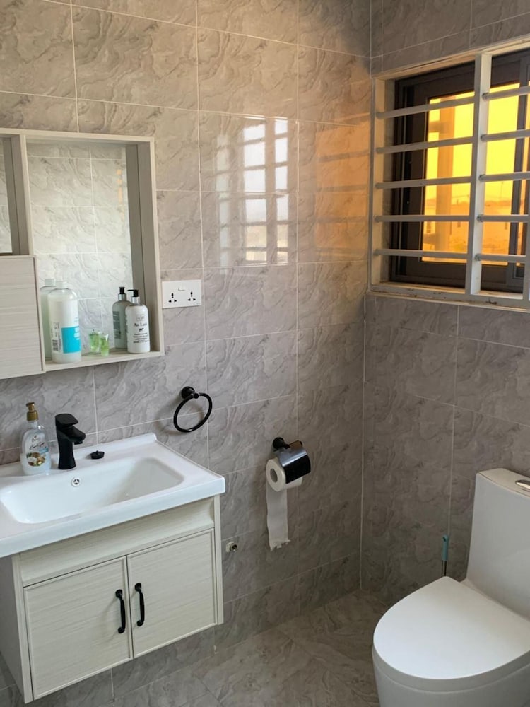 Beautiful Serviced Apartment at Nanakrom, Accra