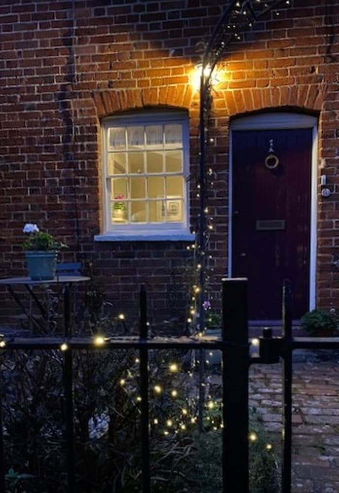 Historic 1Bd Cottage In Heart Of Farnham