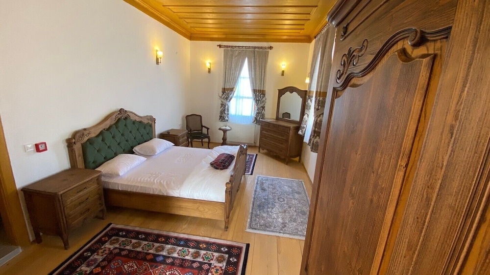 Quiet Abana Hacıveli Konağı
