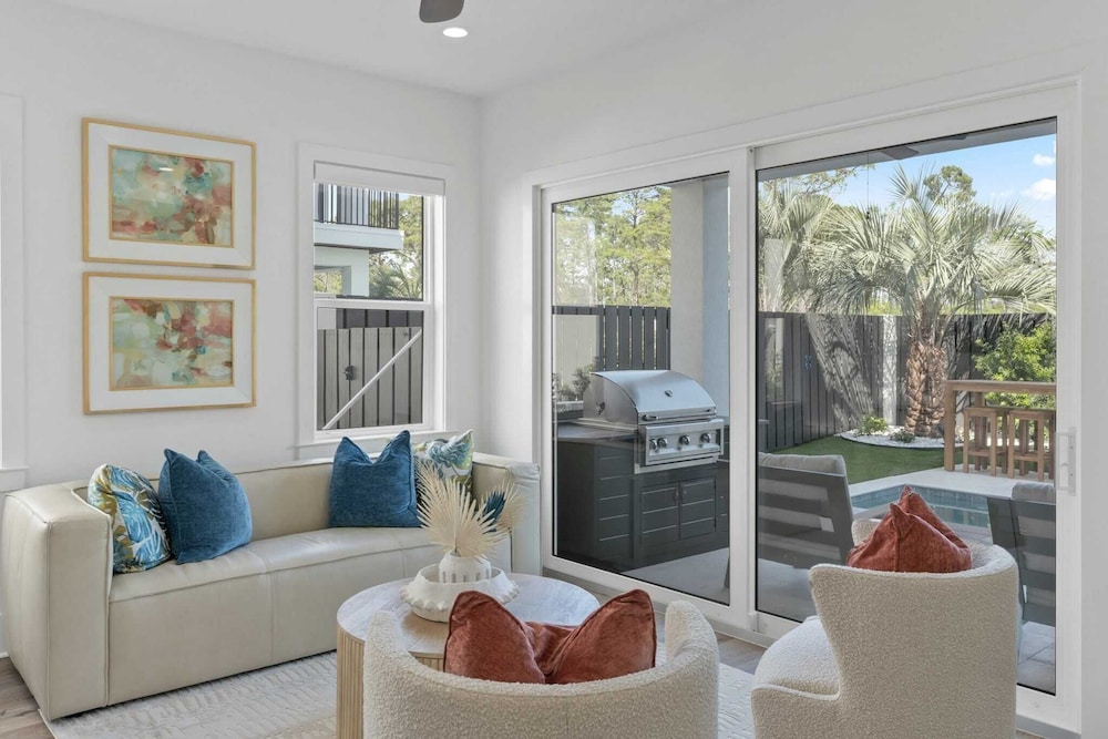 Pool, Hot Tub, Firepit, Walk to Beach Near Gulf Place