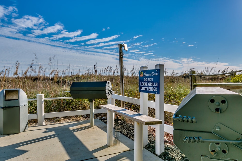 Crescent Sands on Crescent Beach by Condo-World