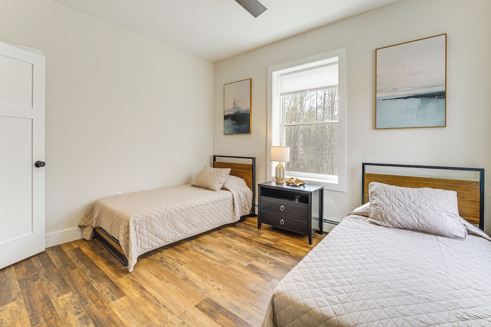 Walk to Sebago Town Beach: Luxe Townhome w/ Grill