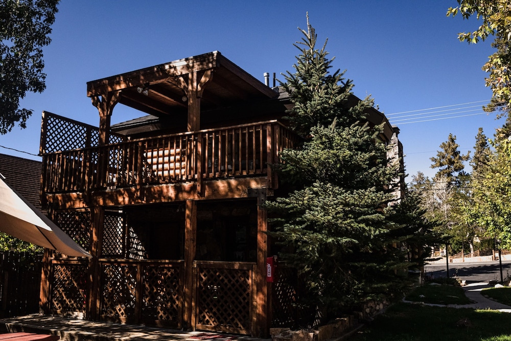 Embers Lodge and Cabins
