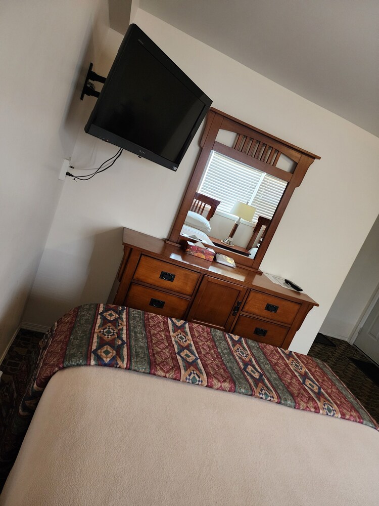 Hi-Way Motel