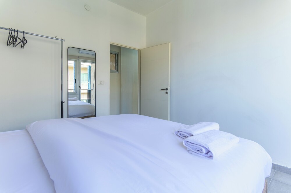 Cove - 2Br Apt W Balcony in Mar Mikhael