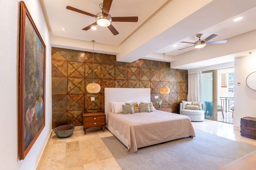 Ocean Front Amazing Views and Location Sleeps 8