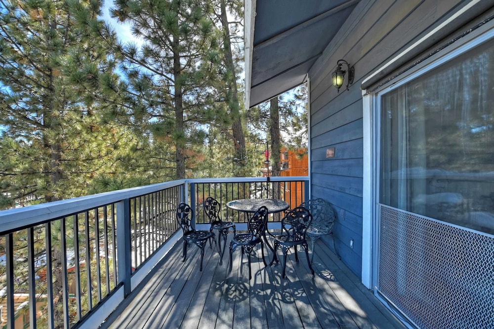 Mountain Palette by Avantstay Hot Tub, Game Room, Deck, Sweeping Views!