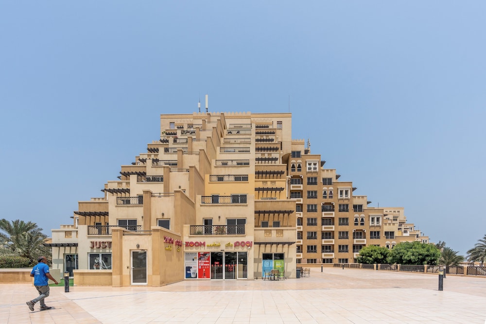 Amazing Stay With Beach Access & Balcony -rak