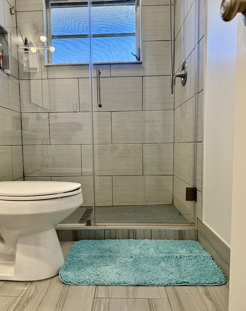 Naples Park Cottage 106th 6 Blocks Off Ocean 2 Bedroom Home