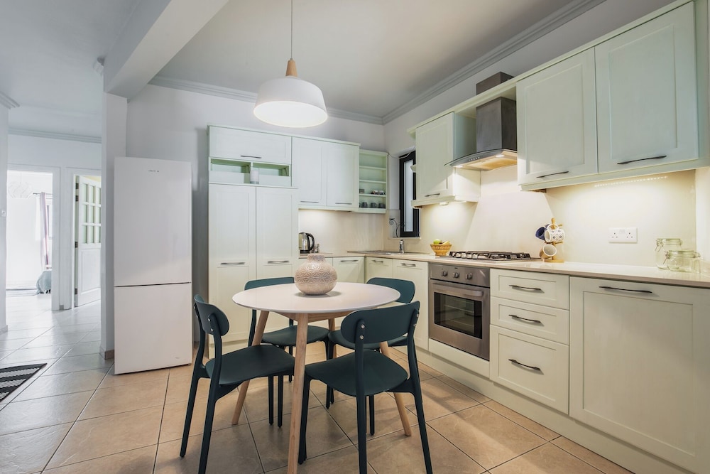 Stylish 3 BR APT close to Balluta Bay photo 2