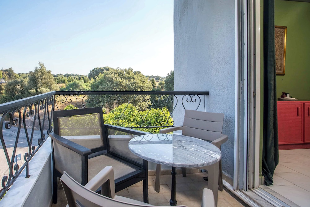 Villa Lilienne - Tranquil Escape With Private Garden Balcony
