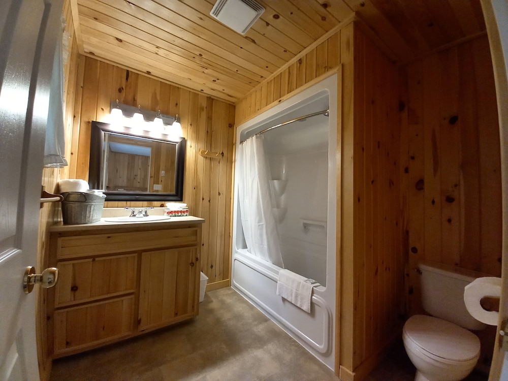 Anne's Windy Poplars Cottage Resort - Image 2