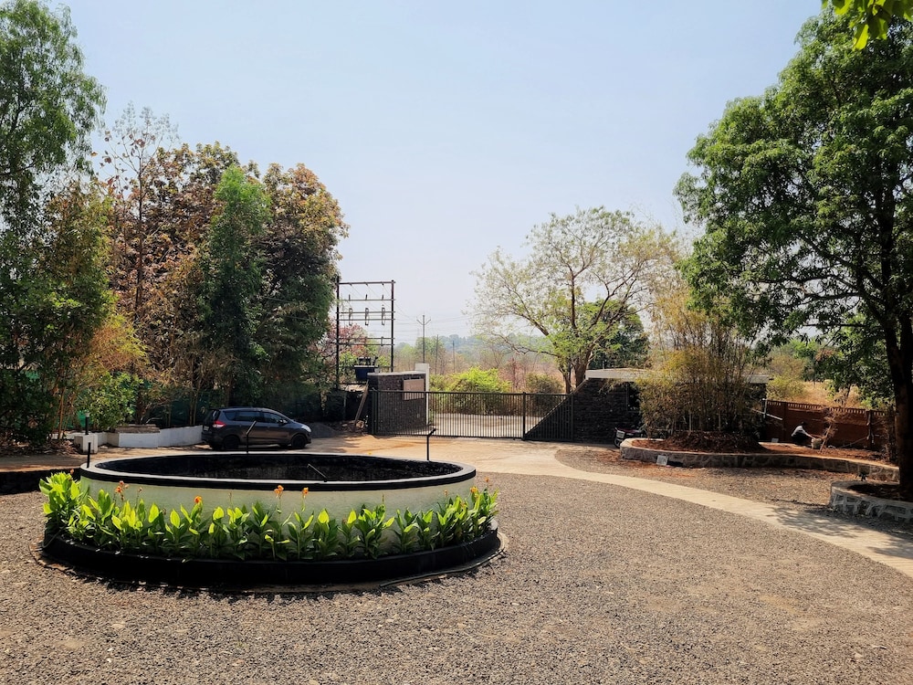 Bird's Nest Resort - Shahapur