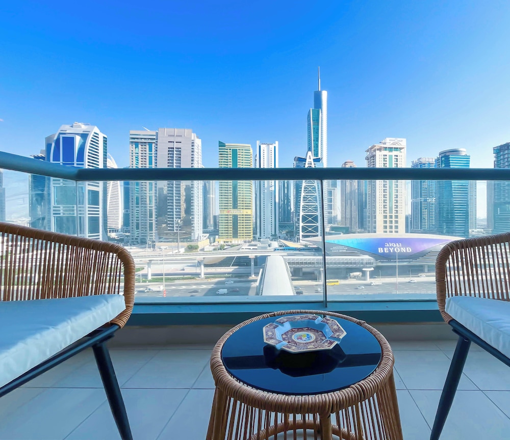 Prestige Marina Living 1BR Balcony, Pool & Gym