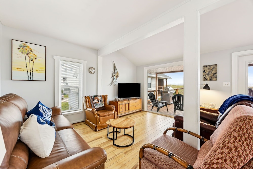 124 S Fletcher - Upstairs 2 Bedroom Duplex
