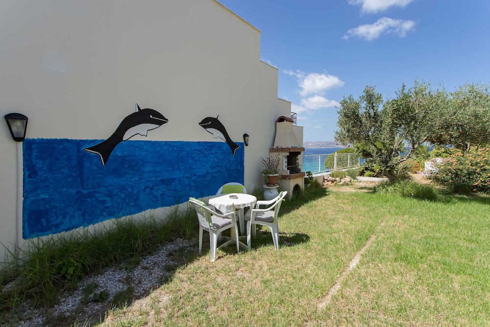 Manos Apartments
