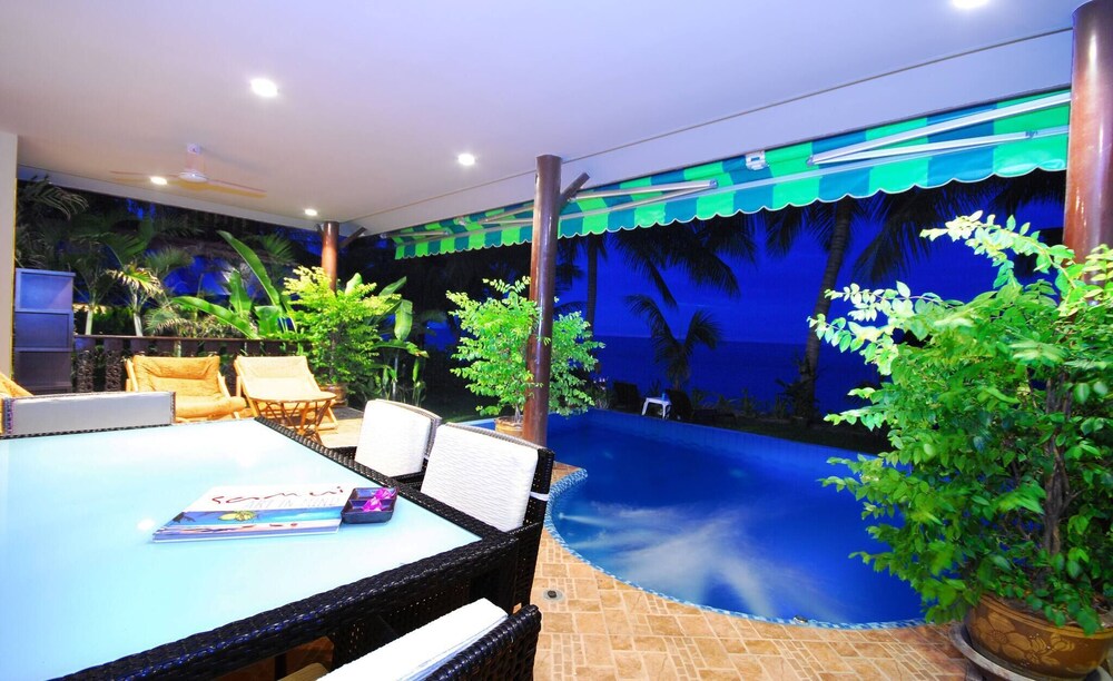 Beachfront Oasis With Private Pool and Jacuzzi on Samui's Bang Por Beach