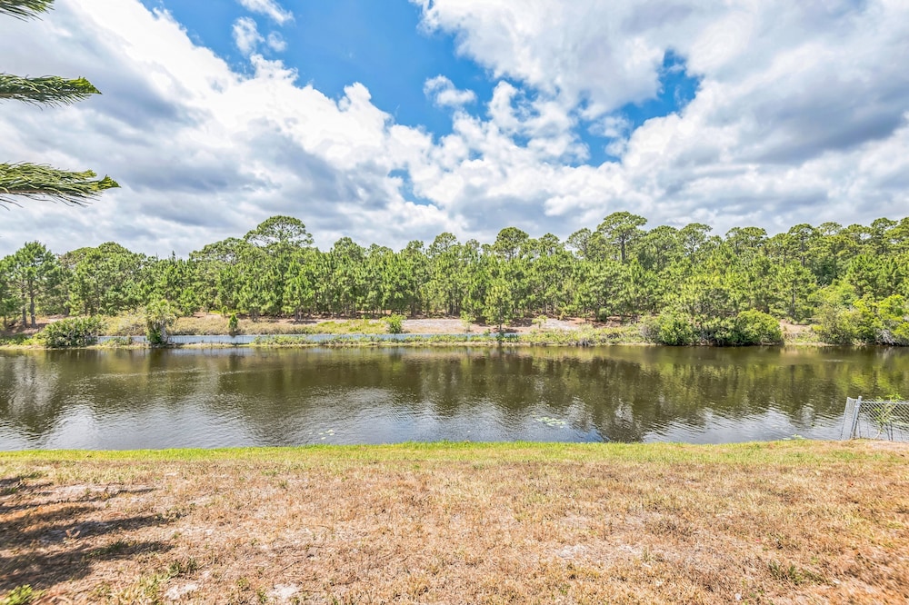 Relaxing Family Retreat In The Heart Of Sebastian 3 Bedroom Home