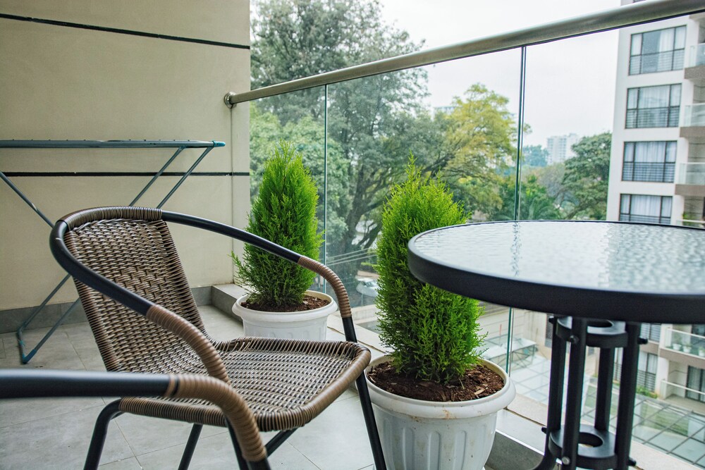 Moonlight Manor by Edmor Suites.