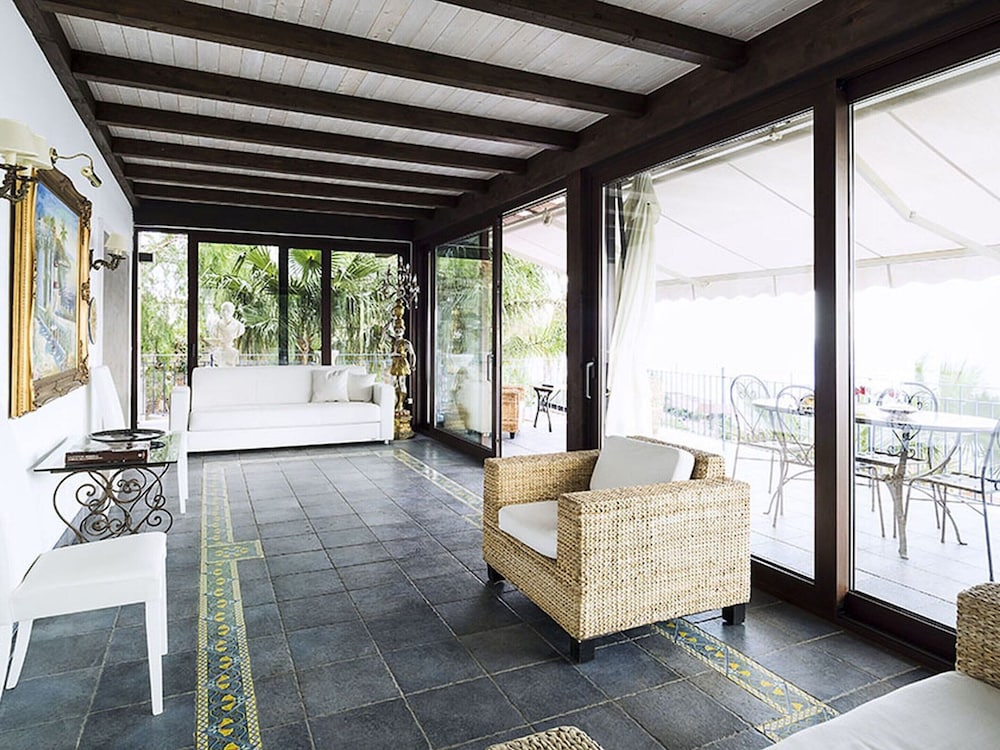 Exclusive Villa With Panoramic Swimming Pool and Hot Tub, Near the Sea photo 4