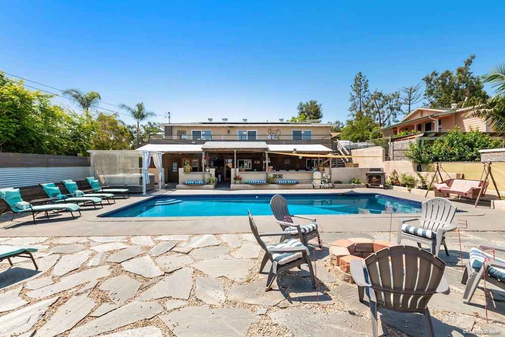 So Cal Charmer Oversized Heated Pool Hot Tub