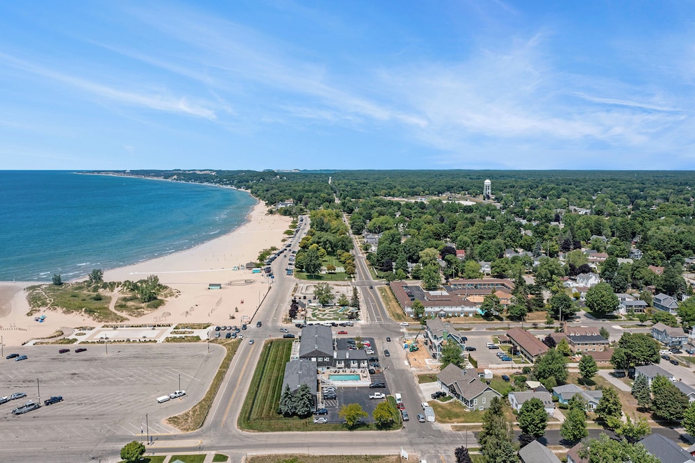 Snyder's Shoreline Inn
